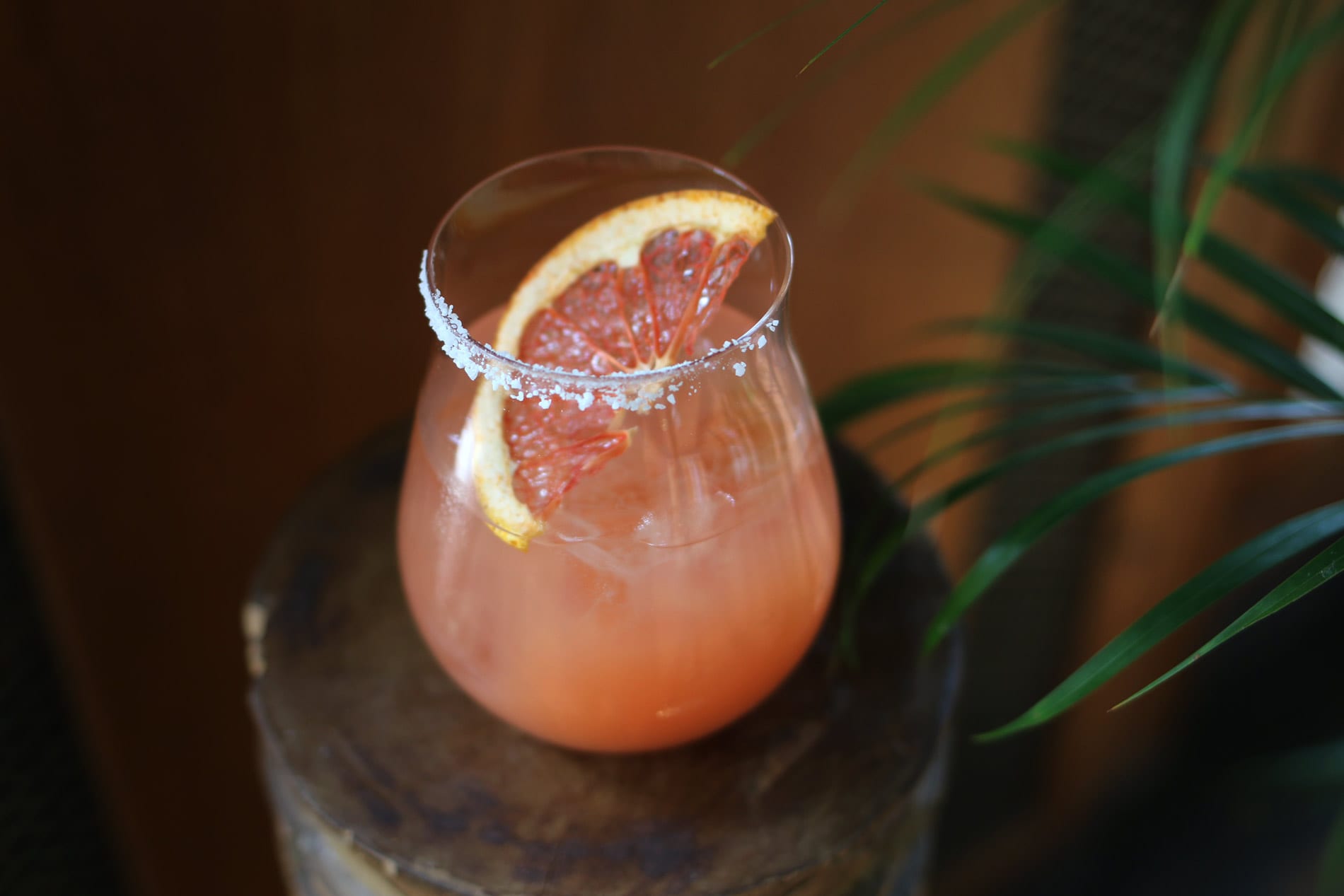 Der Paloma Cocktail kombiniert Tequila mit Grapefruit-Limonade und Salzrand