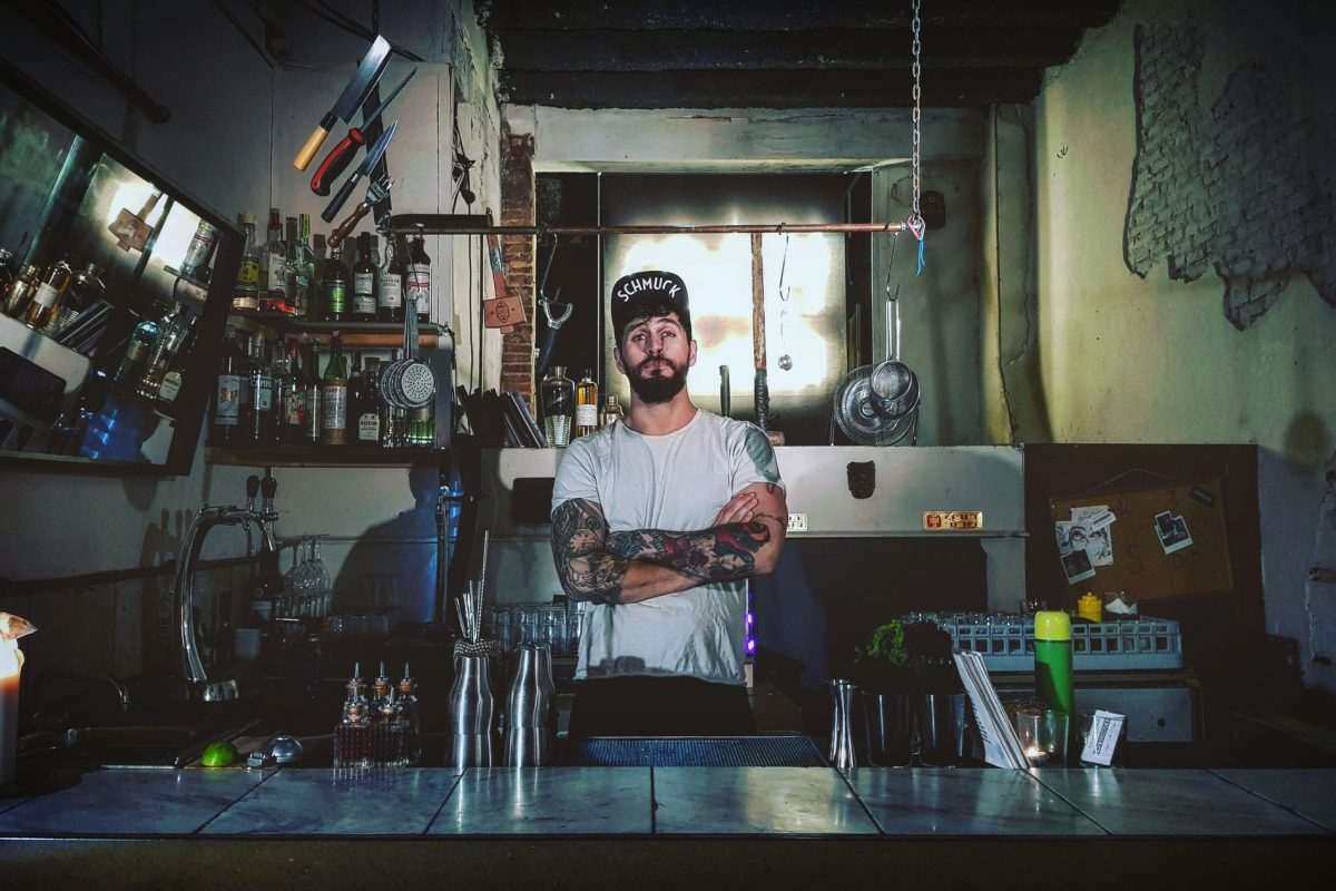 Schmuck or die: Mit Humor und Hingabe hat Moe Aljaff das Two Schmucks in Barcelona in kurzer Zeit zu einer spektakulären Bar geformt