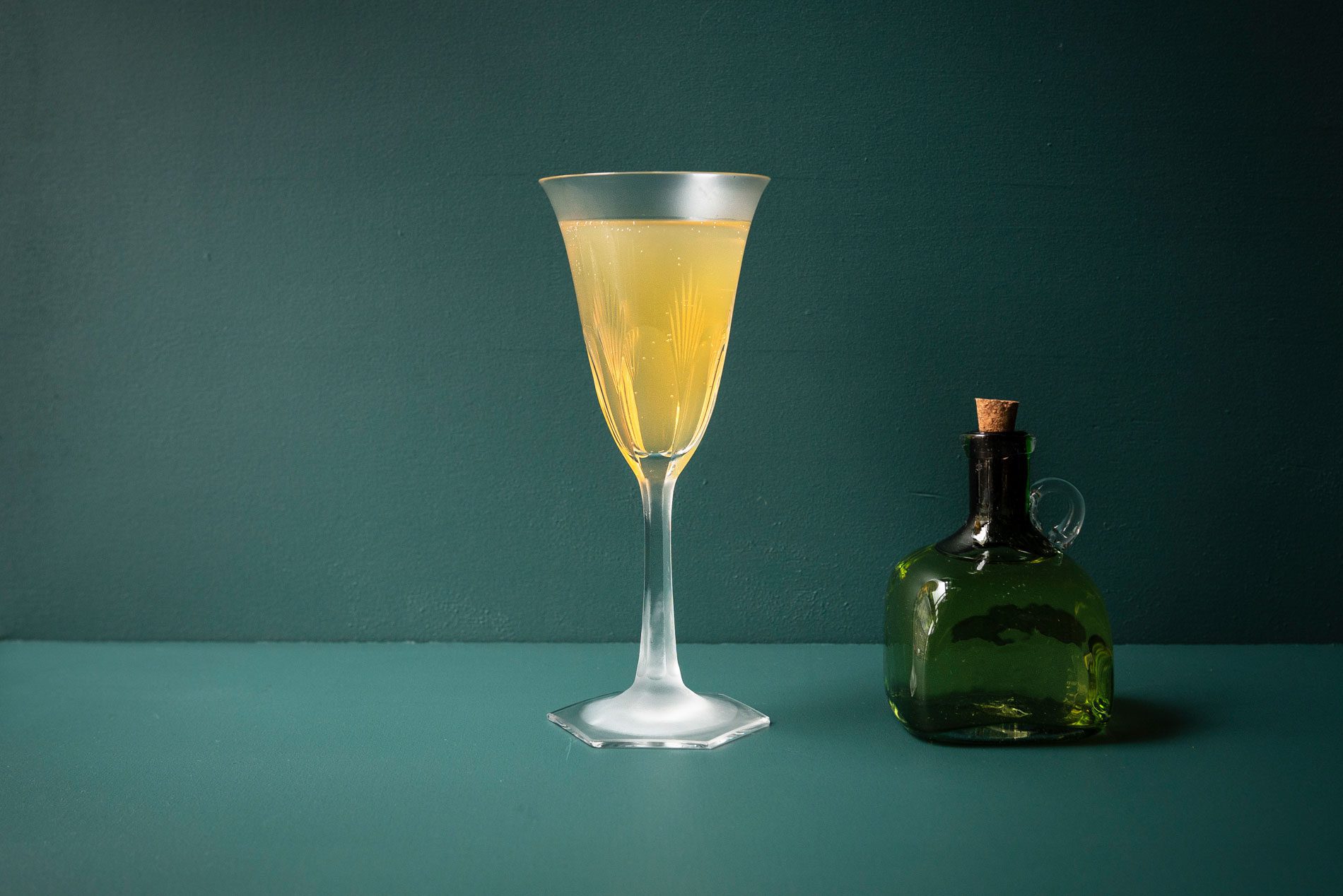 Der Death in the Afternoon Cocktail ist eine Kombination aus Absinth und Champagner