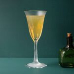 Der Death in the Afternoon Cocktail besteht aus Absinth und Champagner