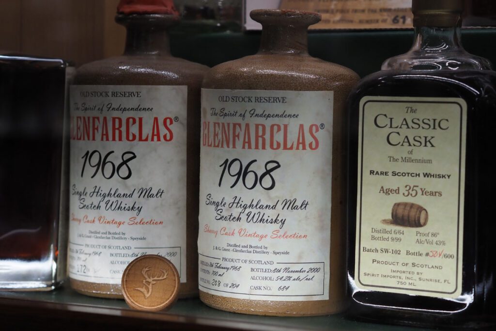 13.500 Exponate gibt es in der Walhalla of Whisky, in der Hauptsache natürlich Flaschen, volle wie leere